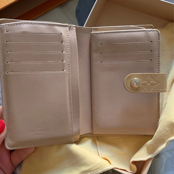 ❌SOLD❌Louis Vuitton vernis French wallet - Picture 3 of 12